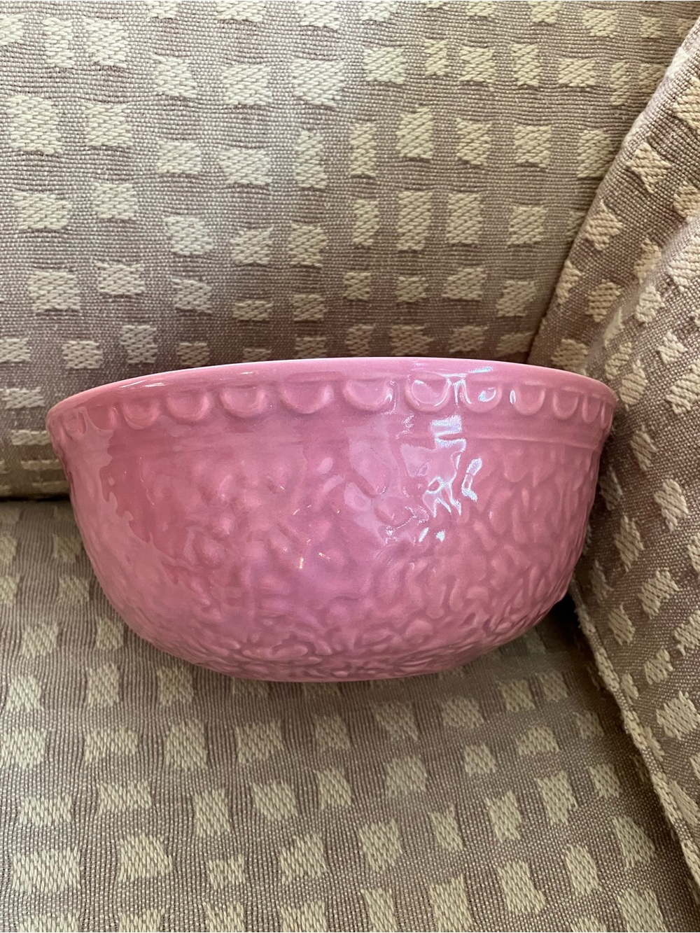 vintage Haeger art pottery bowl or planter featuring a glossy pink/mauve glaze